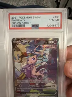 2021 POKEMON SWORD & SHIELD FUSION STRIKE #251 FULL ART/MEW V PSA 10🔥📈 - Image 2