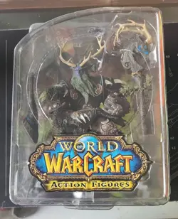 World of Warcraft Series 2 DC Night Elf Druid Broll Bearmantle 2008 - Image 1