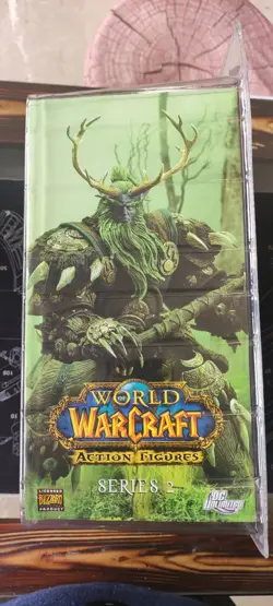 World of Warcraft Series 2 DC Night Elf Druid Broll Bearmantle 2008 - Image 2