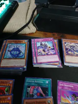 Yu-Gi-Oh 300 Trading Cards Plus Storage Tin Lot - Image 4