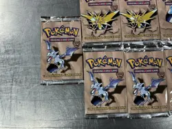 BOX FRESH MINT CONDITION POKEMON FOSSIL BOOSTER PACKS UNLIMITED FACTORY SEALED - Image 2