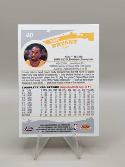 Topps 2005-06 Topps Chrome Kobe Bryant Gold #40 Los Angeles Lakers Base Set Card - Image 2