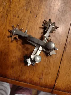 Vintage pair of 1950s kids toy metal spurs cowboy single western decor - Image 4