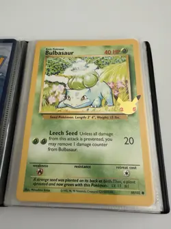 Pokemon 25th Anniversary Collector's Binder + 17 Jumbo Card Lot NM-MINT - Image 4