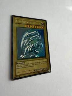 Blue-Eyes White Dragon – SDK-001 (Starter Deck Kaiba) Ultra Rare Holo - Image 3