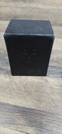 Magic the Gathering MTG Mana Flip Deck Box Ultra Pro BLACK Magnetic Pre Owned - Image 4