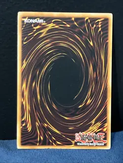 2004 Swift Gaia the Fierce Knight CT1-EN004 Collectors Tin Vintage Yugioh - Image 2