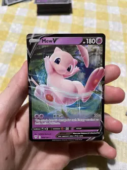 Pokemon Mew v Darkness Ablaze Holo Card 069/189SWSH03 - Image 1
