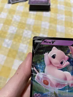 Pokemon Mew v Darkness Ablaze Holo Card 069/189SWSH03 - Image 2