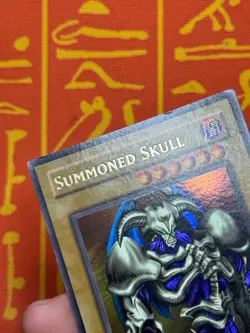 YUGIOH SUMMONED SKULL ULTRA RARE HEAVY PLAY MRD-003 NA PRINT SLIGHTLY WAVY - Image 3