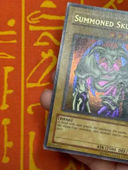 YUGIOH SUMMONED SKULL ULTRA RARE HEAVY PLAY MRD-003 NA PRINT SLIGHTLY WAVY - Image 4