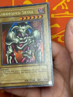 YUGIOH SUMMONED SKULL ULTRA RARE HEAVY PLAY MRD-003 NA PRINT SLIGHTLY WAVY - Image 5
