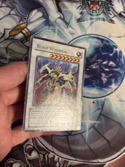 (83) Yugioh Road Warrior 5DS2-EN041 1st Ultra Rare 5Ds Starter Deck LP - Image 2