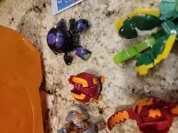 Bakugan Battle Brawlers lot Of 7, yellow case, 25 cards, 14 core magnets - Image 4