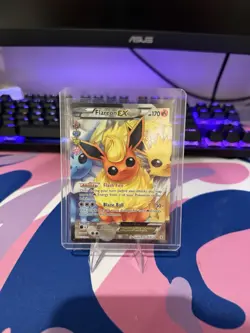 Pokemon TCG Flareon EX Ultra Rare Holo Full Art Card RC28/RC32 Generations - Image 1