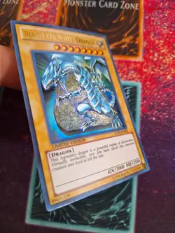 Yu-Gi-Oh! Blue-Eyes White Dragon LC01-EN004 Limited Ultra Rare c3/ - Image 2
