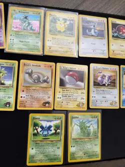 Vintage Pokemon 32 Card Lot - Mixed WOTC Sets - Nidoqueen Holo, Pikachu - Image 4