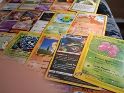 Pokemon TCG 850 Bulk Card Lot - Vintage, C/UC, Rare, Holos, etc 1999-2024 -lot21 - Image 3