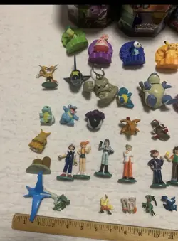 Pokemon Collectible Figures 2005-2012, Tins, Card Cases, plus 2 oversized cards - Image 2
