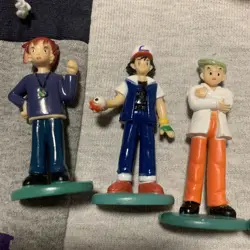 Pokemon Collectible Figures 2005-2012, Tins, Card Cases, plus 2 oversized cards - Image 5