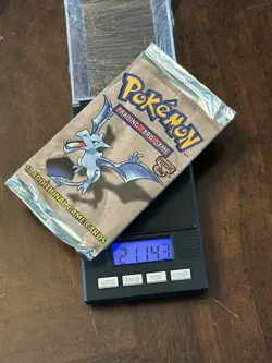 POKEMON FOSSIL BOOSTER PACK AERODACTYL ART WOTC 1999 FACTORY SEALED - Image 1