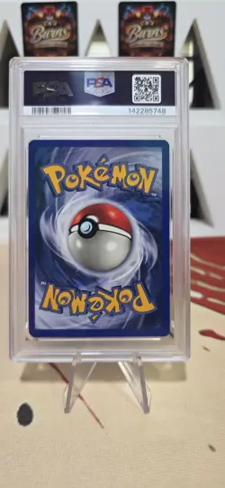 1999 POKEMON BASE SET UNLIMITED YELLOW CHEEKS #58 PIKACHU PSA 8 - Image 2