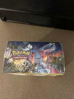 Pokemon TCG Sword & Shield Evolving Skies Booster Box SEALED w/plastic Case - Image 5