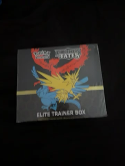 Pokemon TCG: Hidden Fates Trainer Box, 2019 728192526725 - Image 2