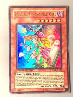 yugioh 2004 Toon Dark Magician Girl JUMP-EN010 Ultra Rare Promo Near Mint - Image 1