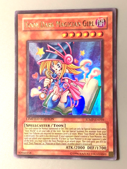 yugioh 2004 Toon Dark Magician Girl JUMP-EN010 Ultra Rare Promo Near Mint - Image 2