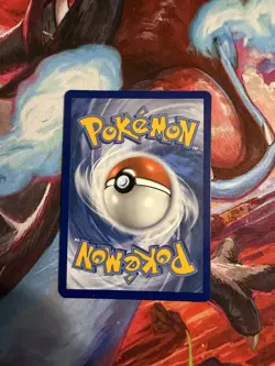 Pokemon TCG - Pikachu VMAX 044/185 Ultra Rare Vivid Voltage - NM - Image 2