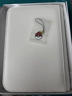 MauMau Cards 4-Pocket Side-Loading Binder White Standard 160 Card Capacity - Image 4