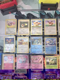 Pokemon 28 Card Mixed Eeveelutions Lot. - Image 2