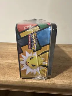 Pokemon TCG 2021 Eevee Collector's Chest Lunchbox Tin New Factory Sealed - Image 4