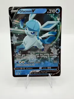 Pokemon Glaceon V 040/203 Holo NM Evolving Skies Pokemon Card - Image 1