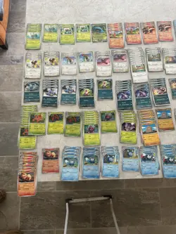 Pokemon TCG Scarlet & Violet 151 Bundle 978 cards binder extras - Image 3