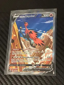 Pokemon TCG Galarian Zapdos v Chilling Reign Alternate Full Art Card 174/198 - Image 1