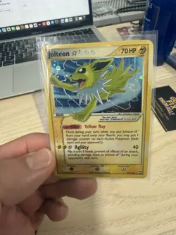 2007 Pokemon Gold Star EX Power Keepers #101 Jolteon w/ Holo Swirl - Image 2