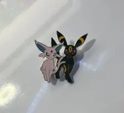 Umbreon & Espeon - Prismatic Evolutions Figure Collection Sleeves, Figure, & Pin - Image 4