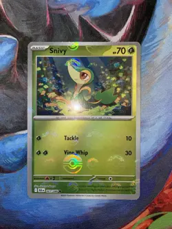 Pokemon TCG Snivy Reverse Holo Pokeball Black Bolt 001/086 Near Mint - Image 1