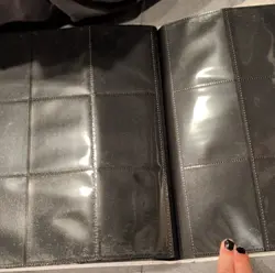 Pokemon Scarlet & Violet 151 Mew Binder 9-Pocket Double-Sided Elastic Strap - Image 3