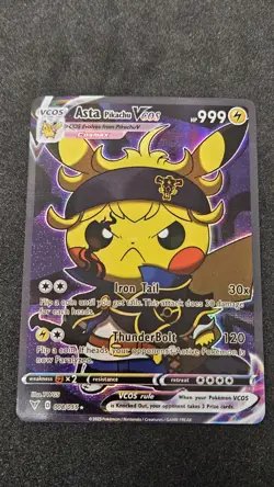 Asta Pikachu VCOS Holo Non-TCG Fan Art 008/055 Pokemon Card - Image 1