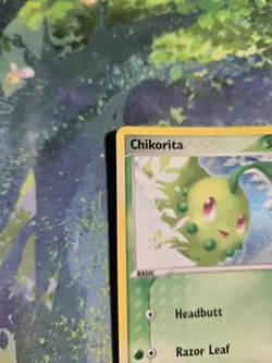 NM- Chikorita 51/115 Reverse Holo EX Unseen Forces Stamped Pokemon Card - Image 4