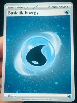 Water Basic Energy SVE 003 - LP-NM - Cosmo Holo - 151 Swirl - Pokemon TCG Card - Image 1