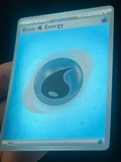 Water Basic Energy SVE 003 - LP-NM - Cosmo Holo - 151 Swirl - Pokemon TCG Card - Image 2
