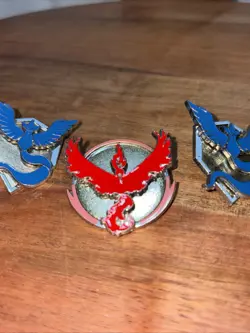 Lot of 3 Official Pokemon Pins - Image 3