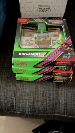 Pokemon TCG Shrouded Fable Kingambit Illustration Collection Box - English - Image 2