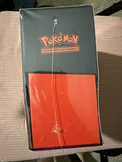 Pokemon Destined Rivals ETB (Spanish) - Image 3