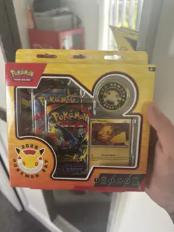 Pokemon TCG Pokemon Day 2026 Collection Box BRAND NEW & SEALED with Swirl Promo - Image 1