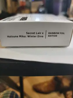 MTG Secret Lair x Hatsune Miku: Winter Diva EN SEALED RAINBOW FOIL English - Image 2